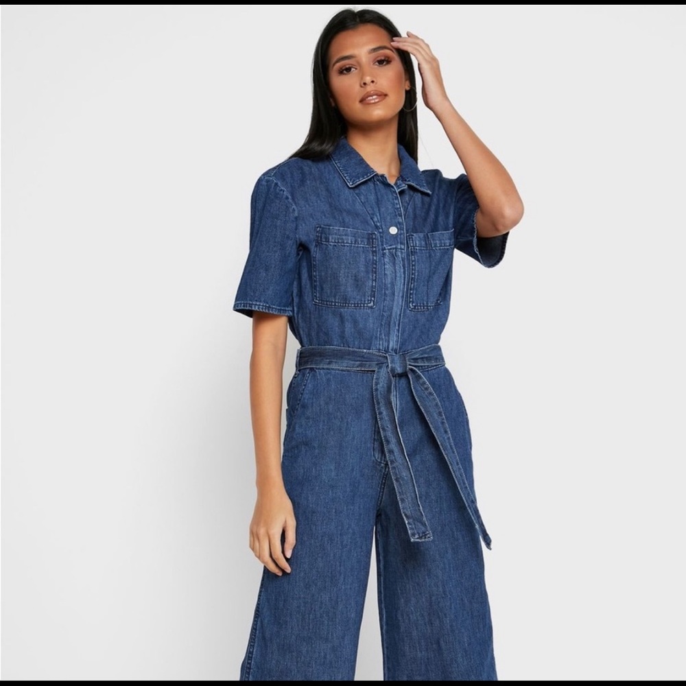 Gap Womens Jumpsuit Size 6 zip front shirt sleeve crop pant elastic waist belted